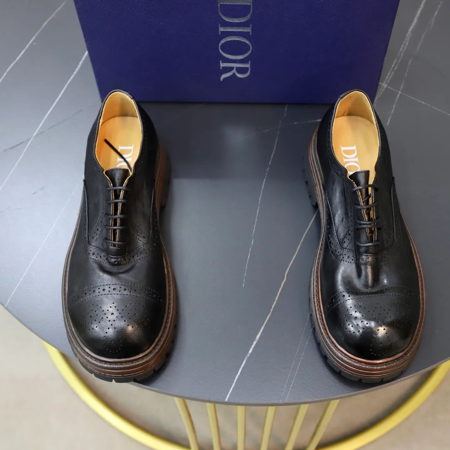 Factory price: 540💰 [Dior] Dior's new casual men's shoes are launched in Hong Kong counters. Official website 1:1 production. Italian washed cowhide + water-dyed leather lining. Designed by European and American masters. Perfect shape to create counter quality, solid color rubber wear-resistant outsole and classic dazzling head! Super versatile and very comfortable. High-end without losing taste, fashionable and novel! ! Absolute focus! 3 colors available! Code number 38-45